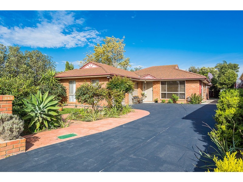 3 Sutherland Way, Roxburgh Park VIC 3064