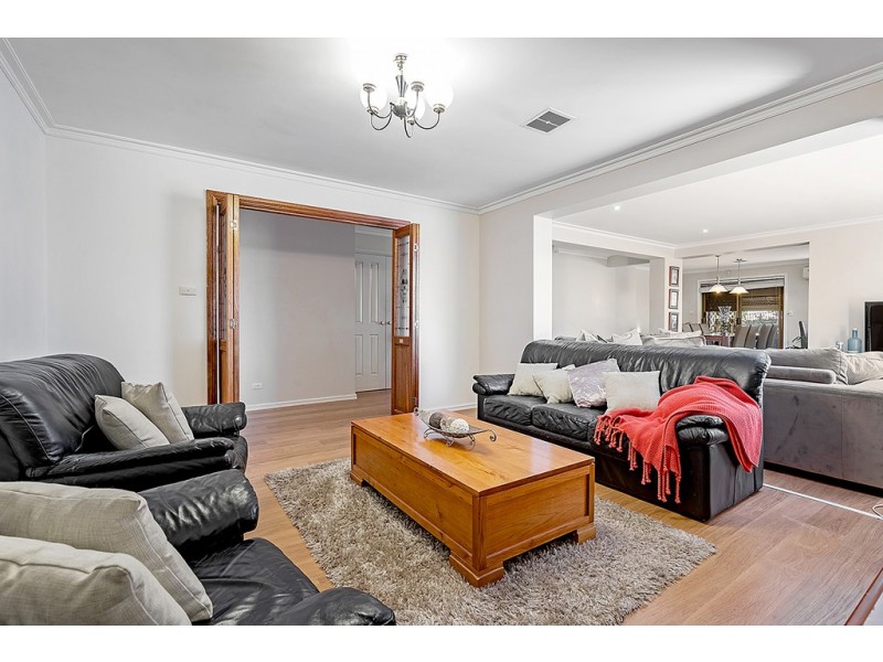 3 Sutherland Way, Roxburgh Park VIC 3064