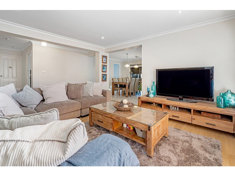 3 Sutherland Way, Roxburgh Park VIC 3064