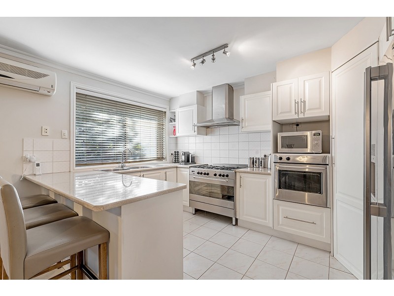 3 Sutherland Way, Roxburgh Park VIC 3064