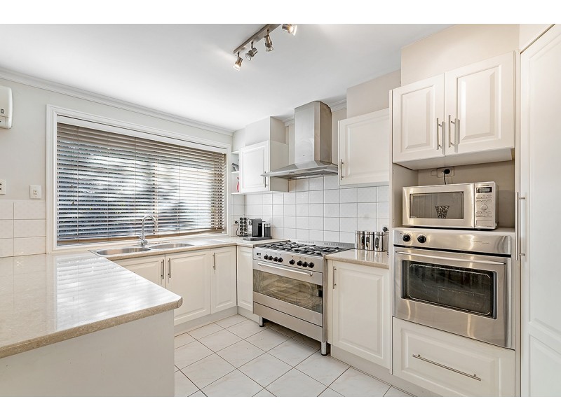 3 Sutherland Way, Roxburgh Park VIC 3064