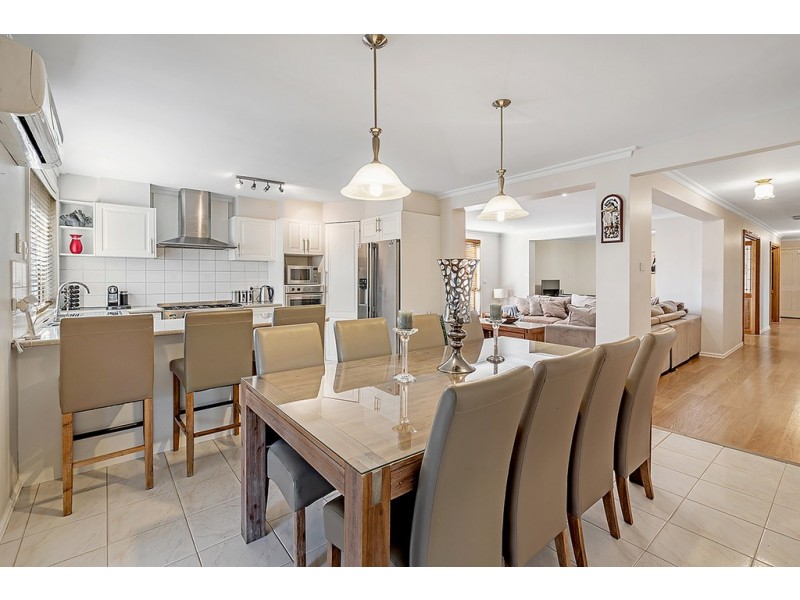 3 Sutherland Way, Roxburgh Park VIC 3064