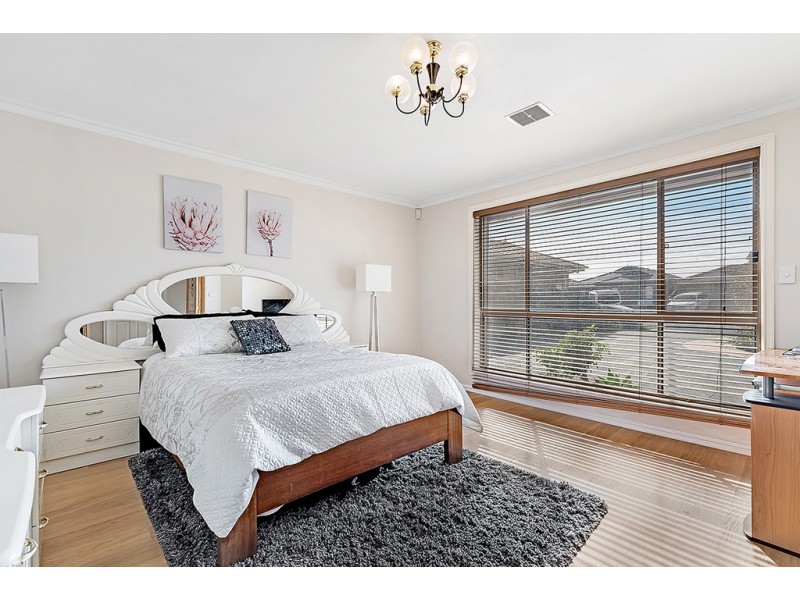 3 Sutherland Way, Roxburgh Park VIC 3064