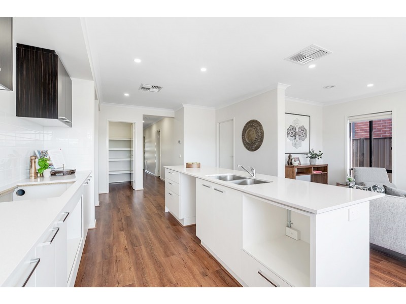 28 Elvire Road, Craigieburn VIC 3064