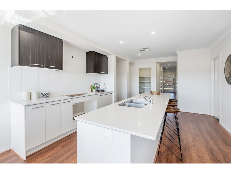 28 Elvire Road, Craigieburn VIC 3064