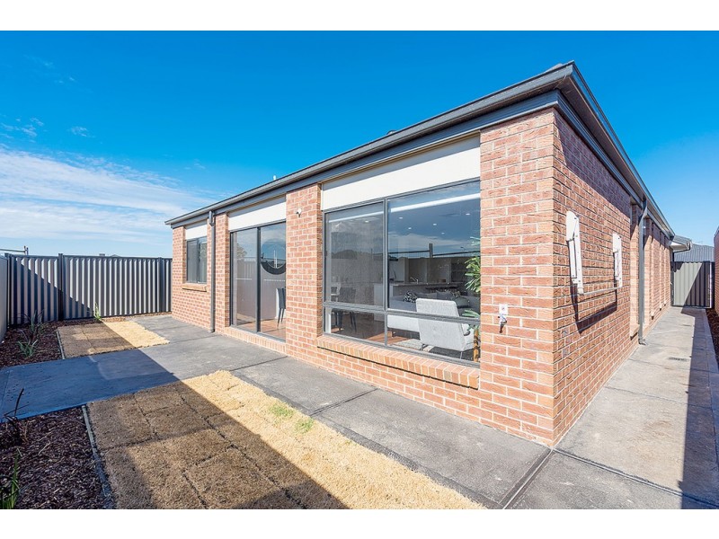 28 Elvire Road, Craigieburn VIC 3064