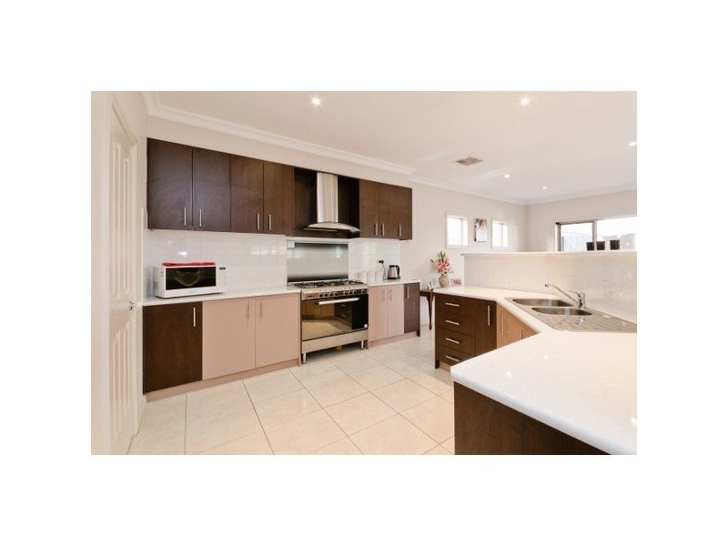 25 Long Island Circuit, Craigieburn VIC 3064