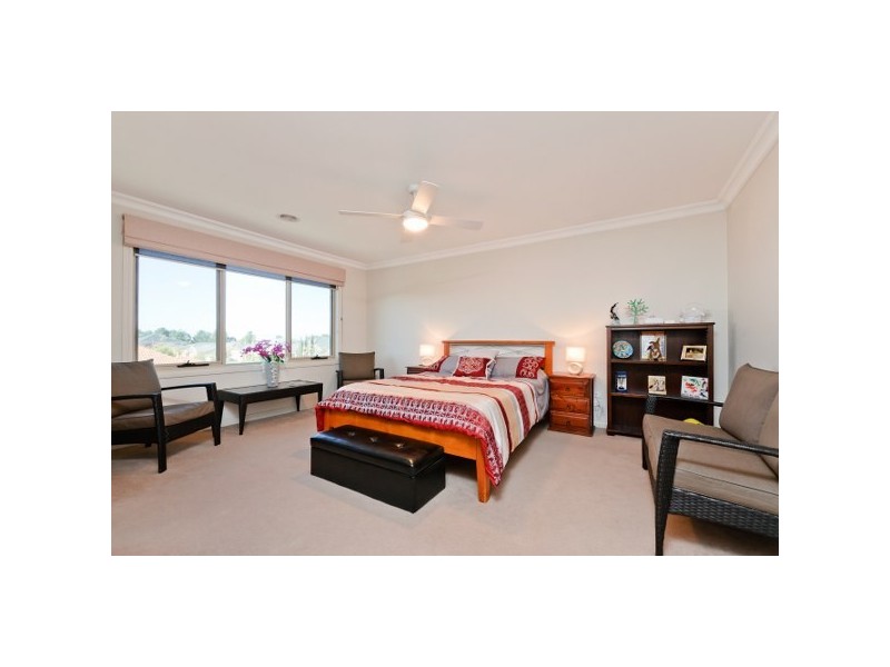 25 Long Island Circuit, Craigieburn VIC 3064