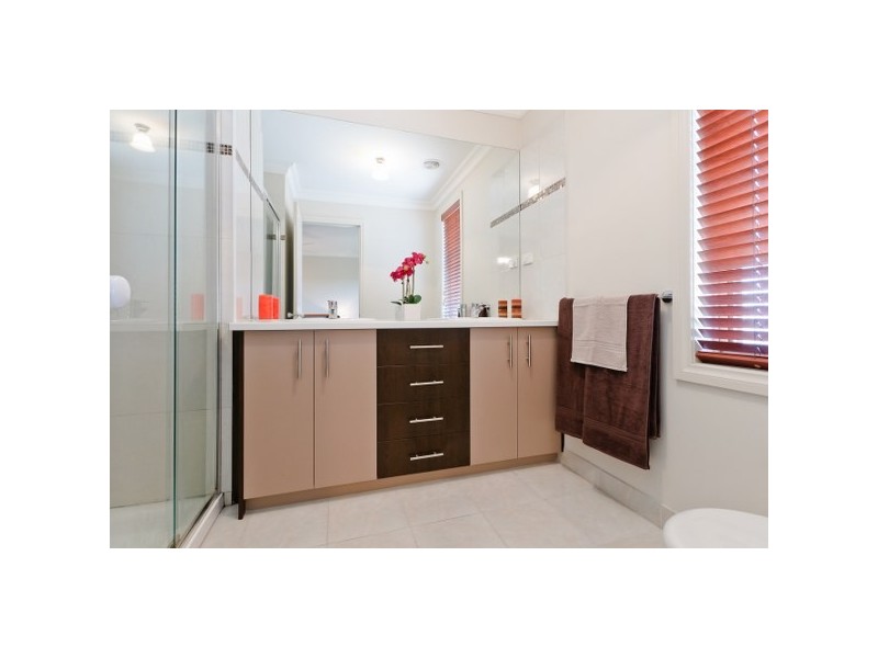 25 Long Island Circuit, Craigieburn VIC 3064