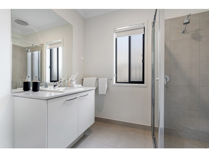 4 Roebling Street, Craigieburn VIC 3064