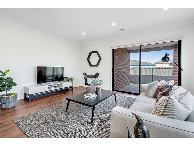 4 Roebling Street, Craigieburn VIC 3064