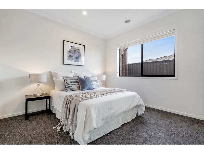 4 Roebling Street, Craigieburn VIC 3064