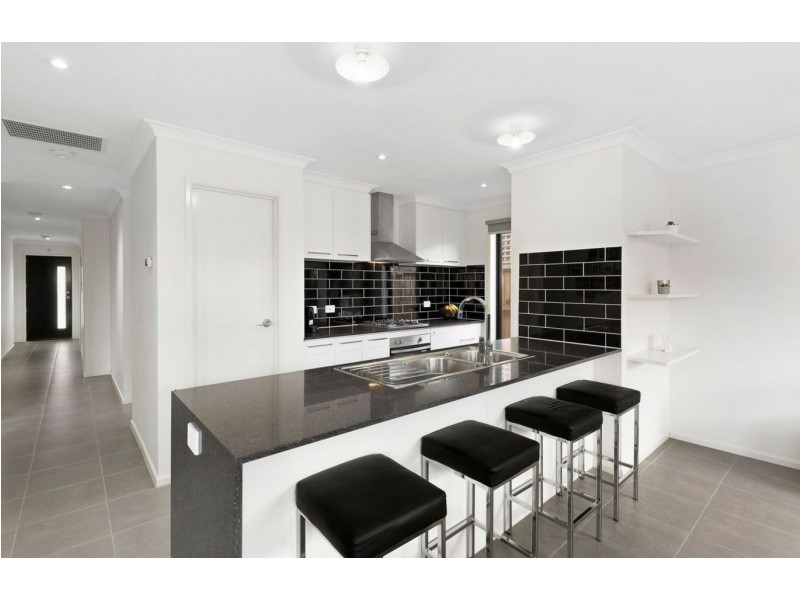 9 Burwood Street, Mickleham VIC 3064