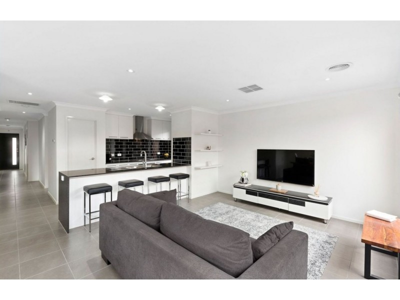 9 Burwood Street, Mickleham VIC 3064