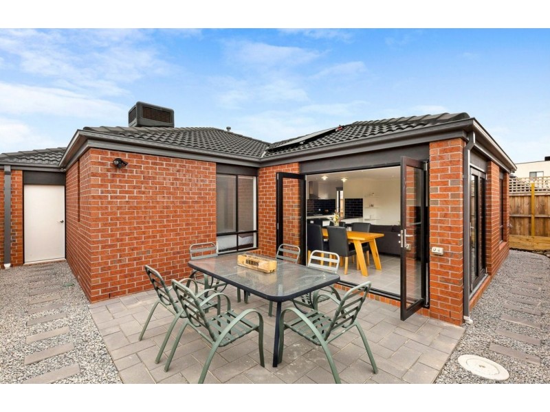 9 Burwood Street, Mickleham VIC 3064