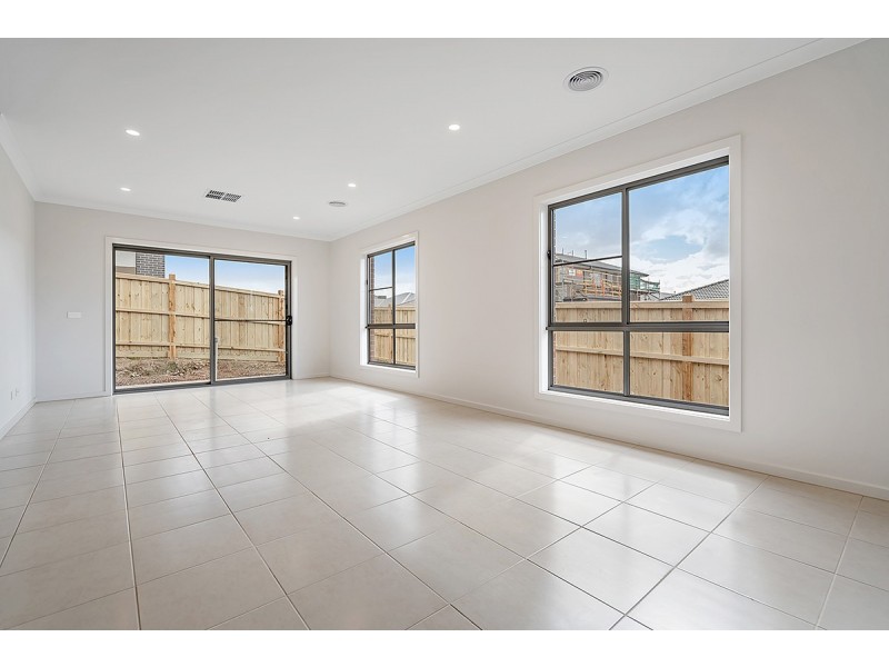50 Faraday Street, Mickleham VIC 3064