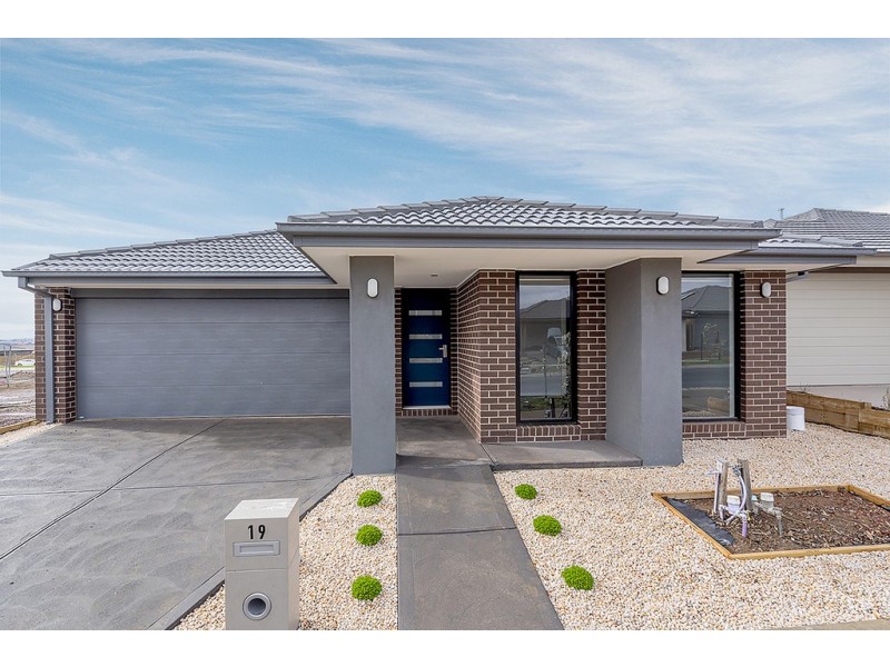 19 Nightingale Road, Mickleham VIC 3064