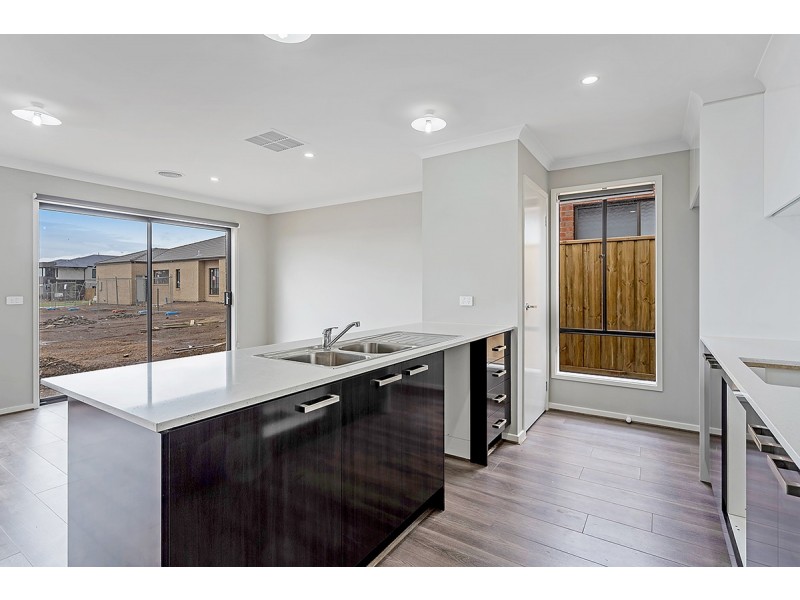 19 Nightingale Road, Mickleham VIC 3064