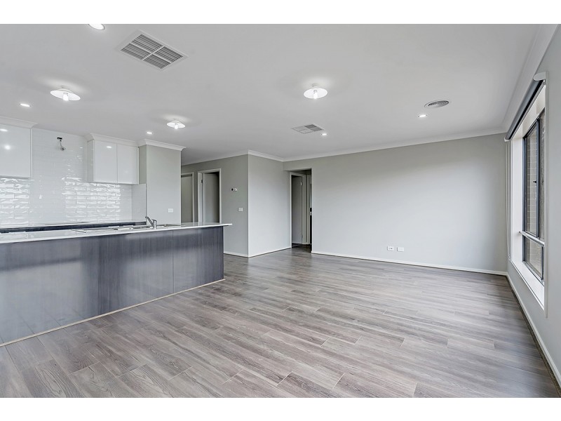 19 Nightingale Road, Mickleham VIC 3064