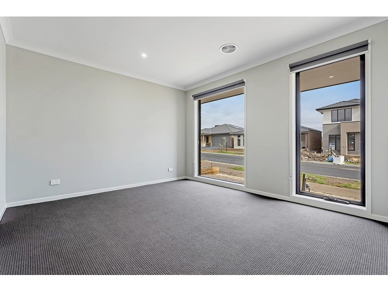 19 Nightingale Road, Mickleham VIC 3064