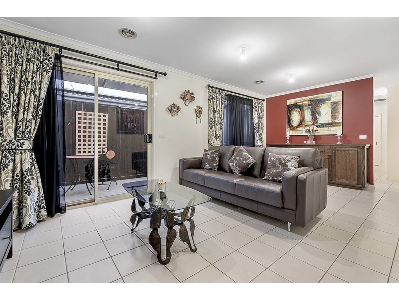 8 Orlando Drive, Roxburgh Park VIC 3064