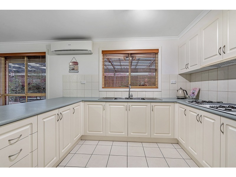 8 Orlando Drive, Roxburgh Park VIC 3064