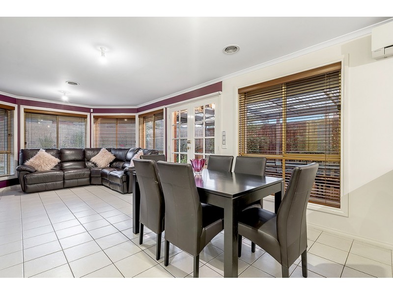 8 Orlando Drive, Roxburgh Park VIC 3064