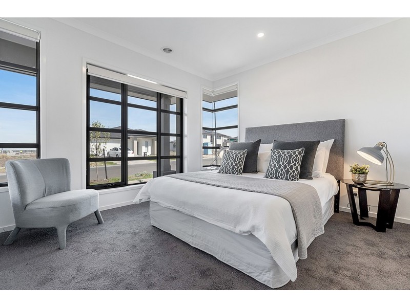 32 Liewah Circuit, Craigieburn VIC 3064