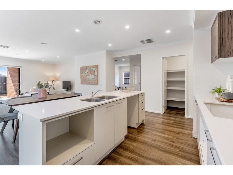 32 Liewah Circuit, Craigieburn VIC 3064