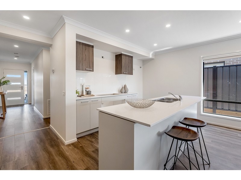 32 Liewah Circuit, Craigieburn VIC 3064