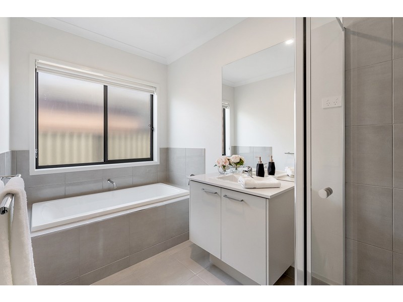 32 Liewah Circuit, Craigieburn VIC 3064