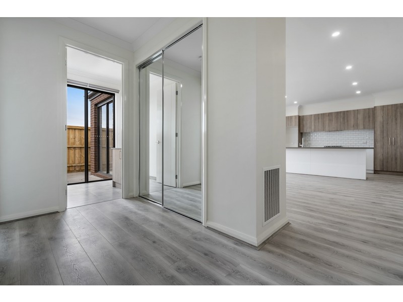 22 Sudbury Street, Mickleham VIC 3064
