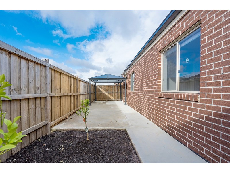 8 Kinkora Avenue, Mickleham VIC 3064