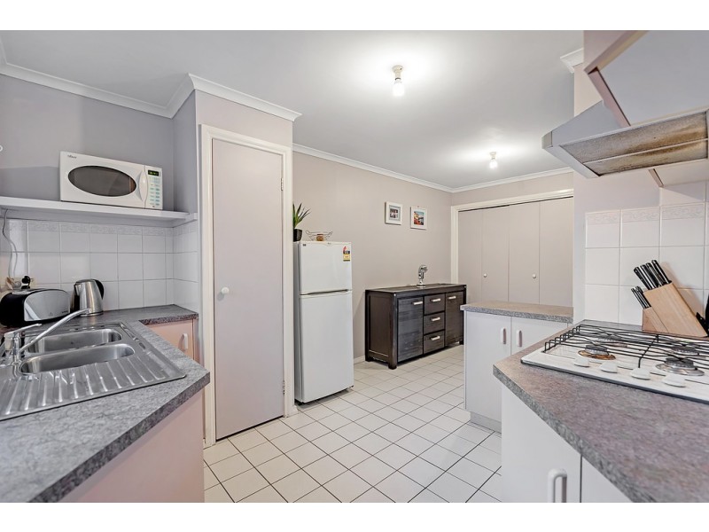 6 Brecon Nook, Craigieburn VIC 3064