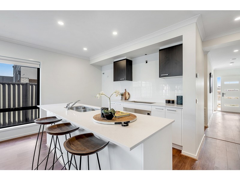 4 Roebling Street, Craigieburn VIC 3064