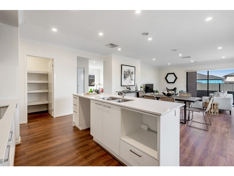 4 Roebling Street, Craigieburn VIC 3064