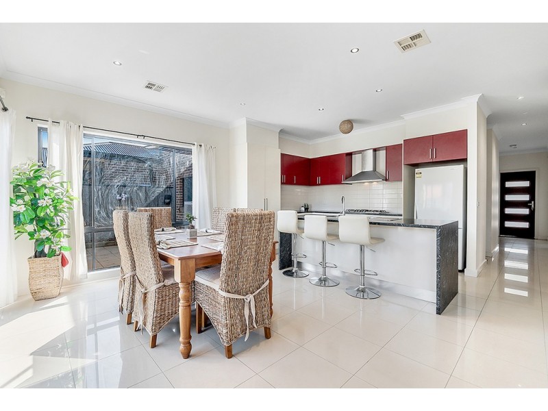 27 Dempster Drive, Craigieburn VIC 3064