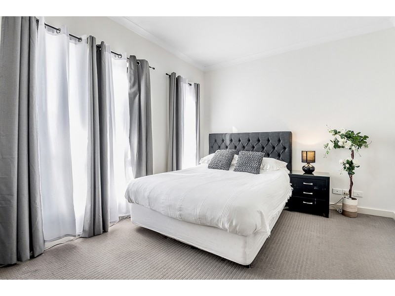 27 Dempster Drive, Craigieburn VIC 3064