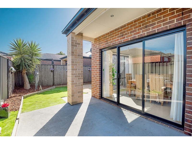 27 Dempster Drive, Craigieburn VIC 3064