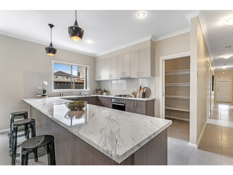 14 Hollows Court, Craigieburn VIC 3064