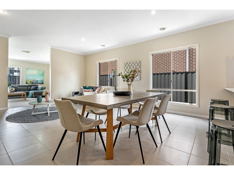 14 Hollows Court, Craigieburn VIC 3064