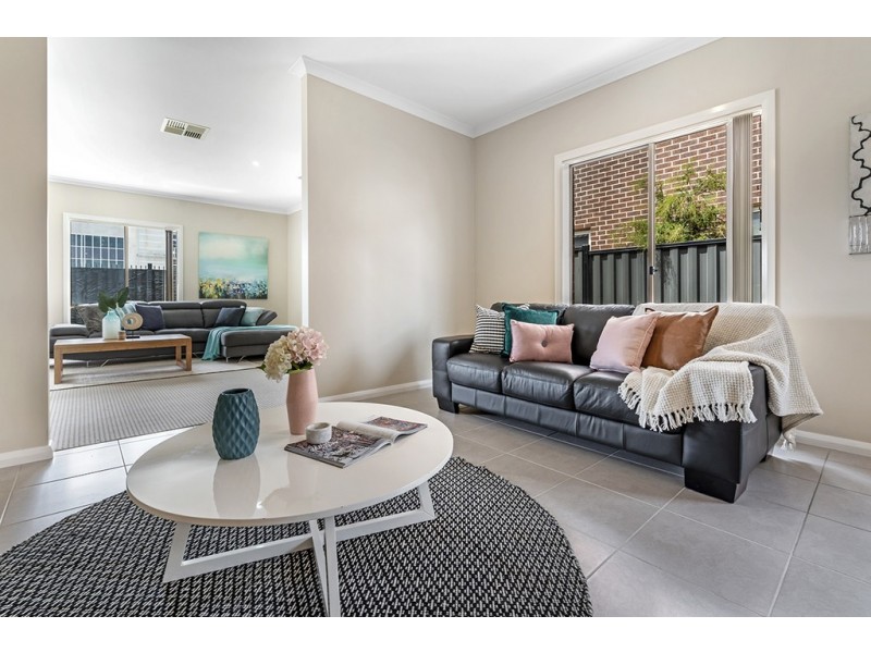 14 Hollows Court, Craigieburn VIC 3064