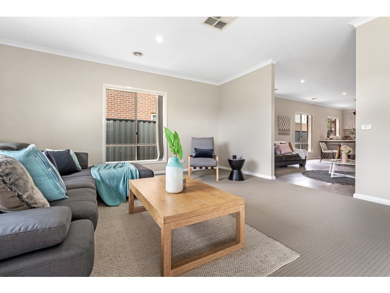 14 Hollows Court, Craigieburn VIC 3064