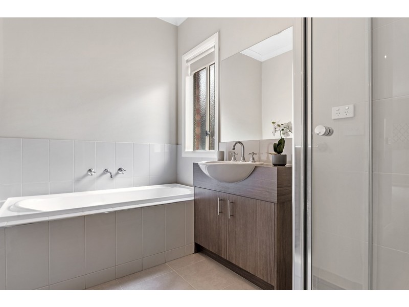 14 Hollows Court, Craigieburn VIC 3064