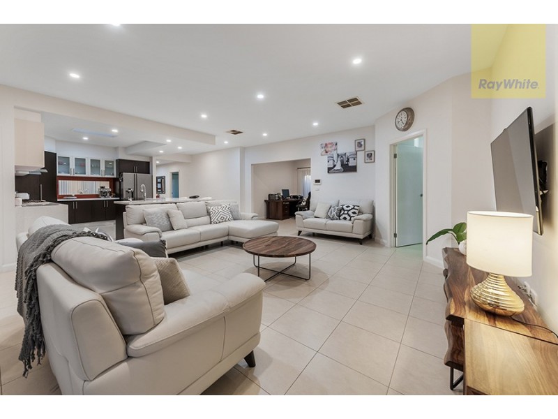 13 Elsternwick Way, Craigieburn VIC 3064