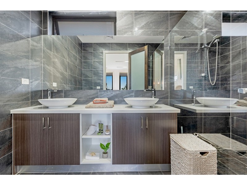 28 Season Way, Craigieburn VIC 3064