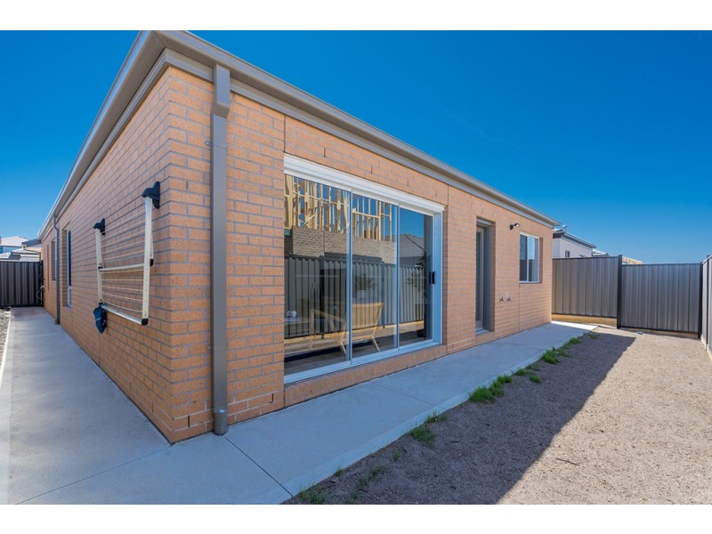 9 Featherwood Crescent, Craigieburn VIC 3064