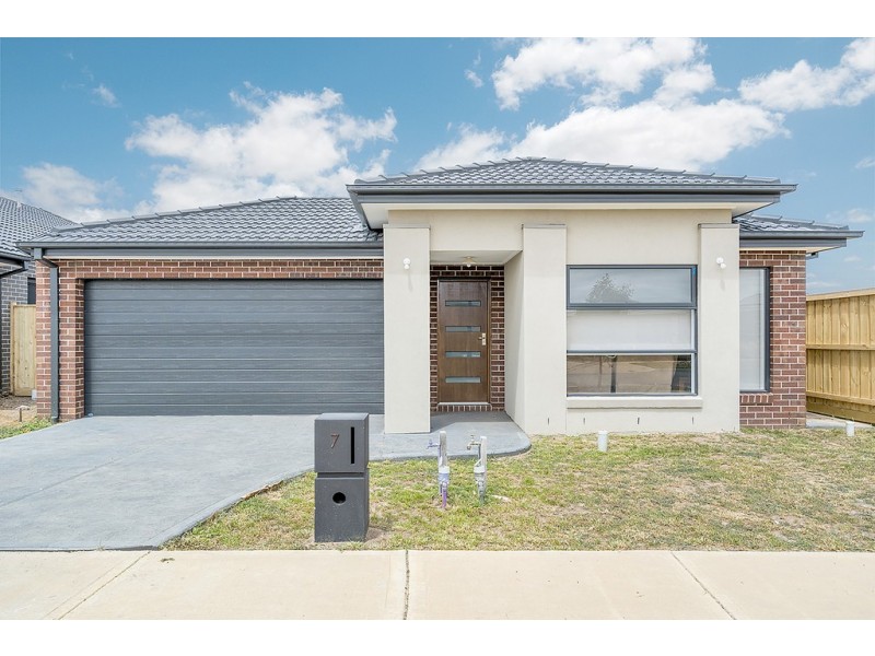 7 Retlaw Road, Mickleham VIC 3064