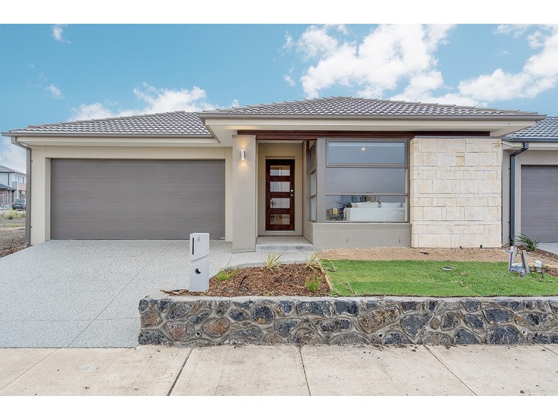 6 Caspian Drive, Craigieburn VIC 3064