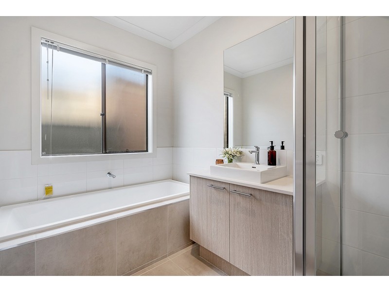 6 Caspian Drive, Craigieburn VIC 3064